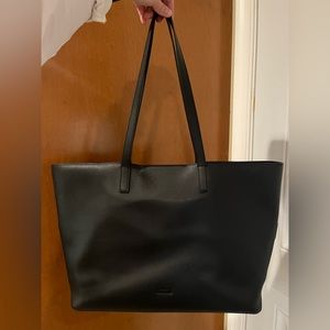 AWAY latitude tote- black